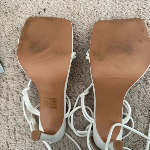 PrettyLittleThing White Square Front Knot Detail Heels - Picture 7 of 8